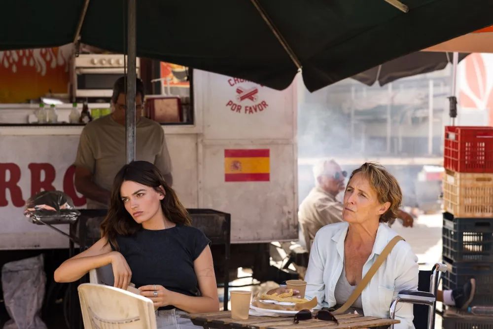 Hot Milk Review: A Psychodrama That Skims the Surface of Deeper Trauma